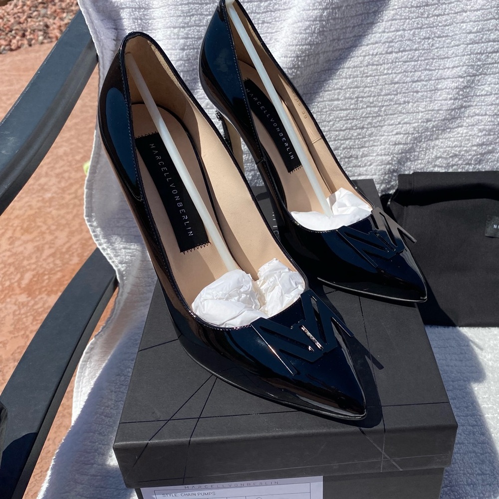 Marcell Von Berlin Black Patent Leather Pumps - Picture 2 of 7